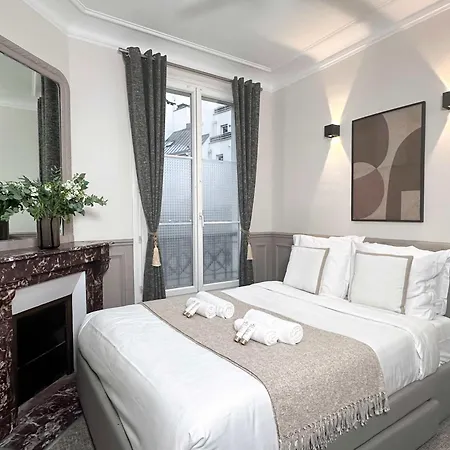 Charming Flat Near Eiffel Tower Apartment *