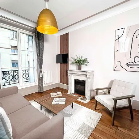 Charming Flat Near Eiffel Tower Apartment *